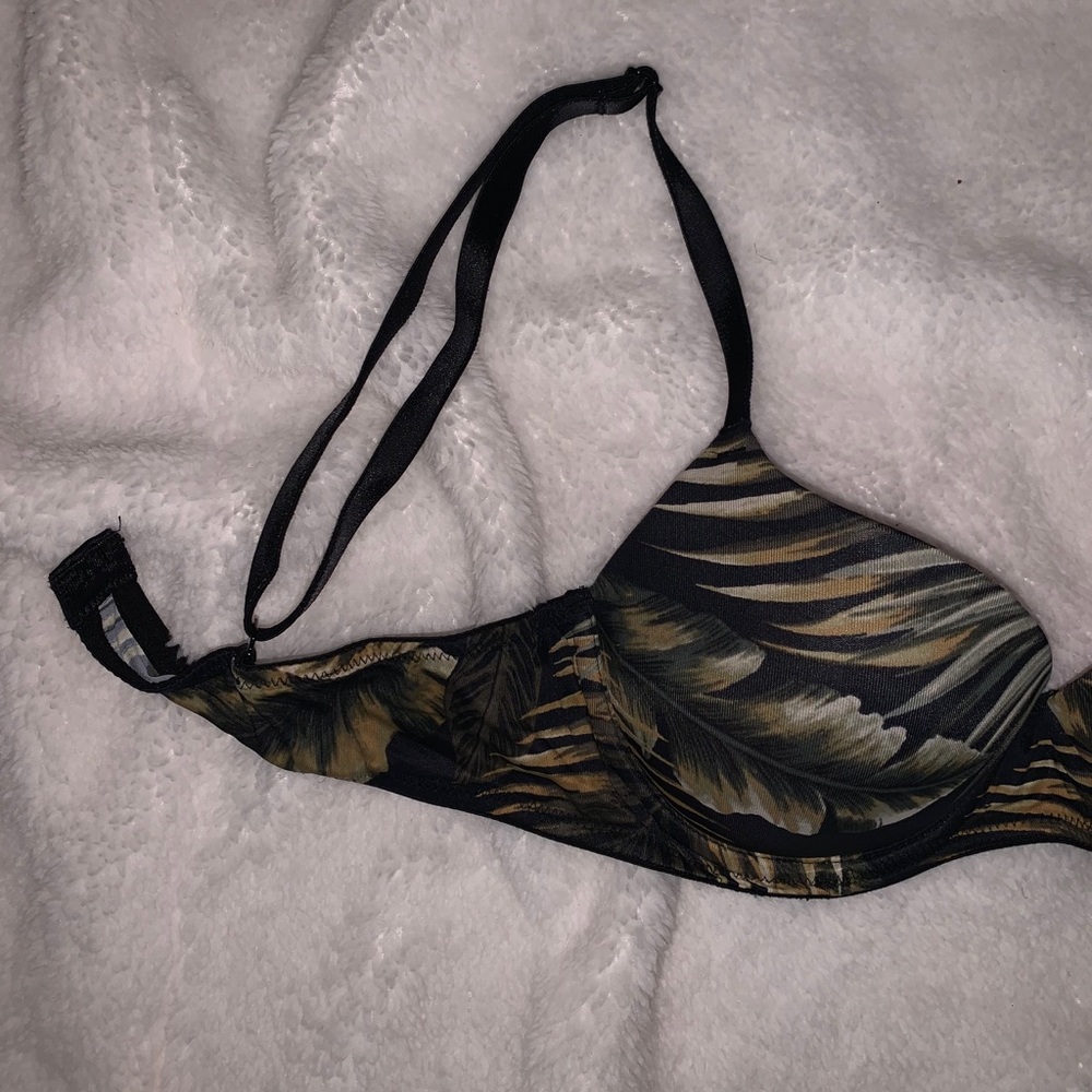 Sexy Victoria's Secret padded bra - Picture 2 of 5
